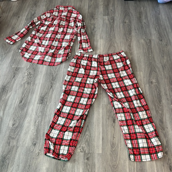 Carters mom & dad matching PJs - PJ shirt for mom- medium / pants for dad XL - Picture 9 of 11